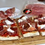 Pinsa con Prosciutto Toscano DOP, pomodori secchi e stracciatella