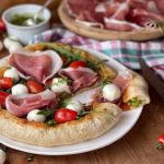 PIZZA CON PROSCIUTTO TOSCANO DOP E CORNICIONE RIPIENO