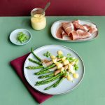 Asparagi verdi con zabaione al Parmigiano Reggiano e Prosciutto Toscano DOP